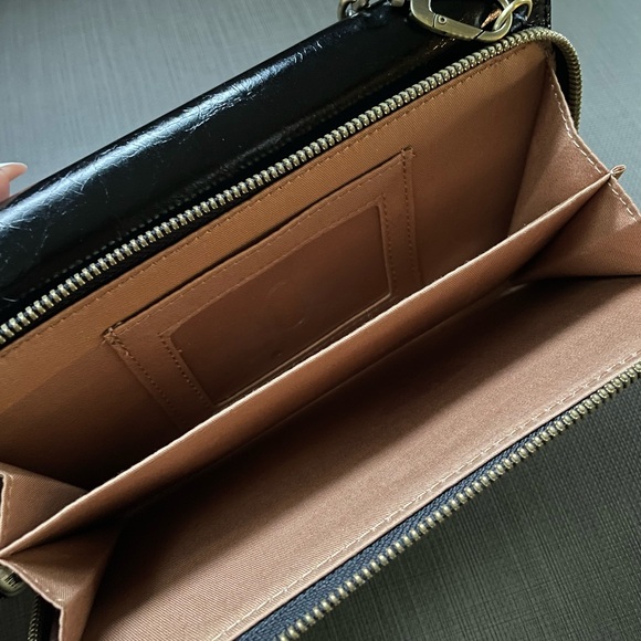 HOBO Black Leather Crossbody Wallet - Picture 4 of 5